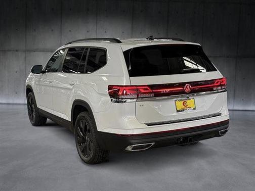 White Pearl 2026 Volkswagen Atlas 2.0T SE w/Technology