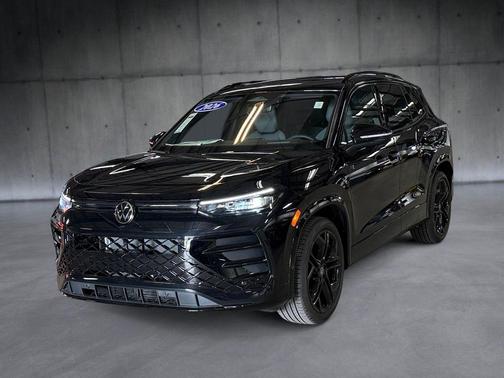 deep black pearl 2026 Volkswagen Tiguan 2.0T SE R-Line Black 4MOTION