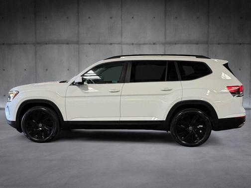 Pure White 2024 Volkswagen Atlas 2.0T SE w/Technology 4MOTION