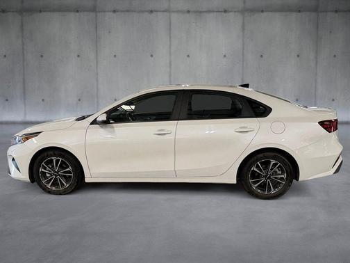 Snow White Pearl 2024 Kia Forte LXS