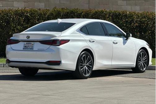 2024 Lexus ES 300h Base