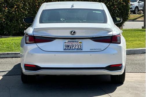 2024 Lexus ES 300h Base