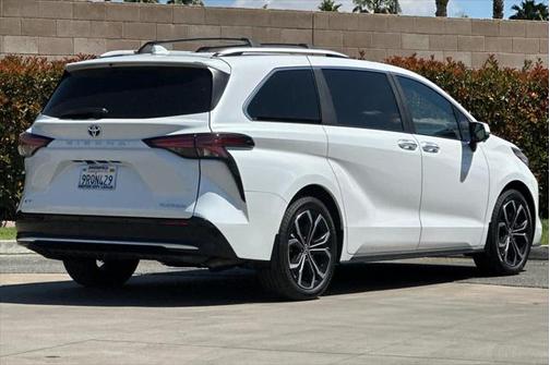2025 Toyota Sienna Platinum 7 Passenger