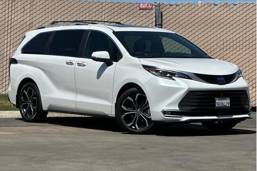 2025 Toyota Sienna Platinum 7 Passenger