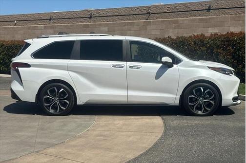 2025 Toyota Sienna Platinum 7 Passenger