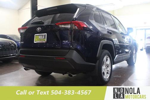 Photo 4 of 23 of 2019 Toyota RAV4 XLE