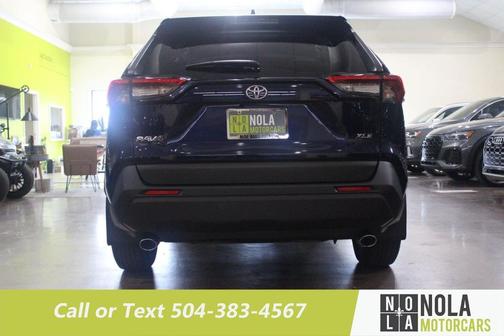 Photo 5 of 23 of 2019 Toyota RAV4 XLE