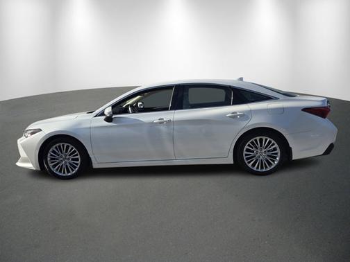 White 2019 Toyota Avalon Limited