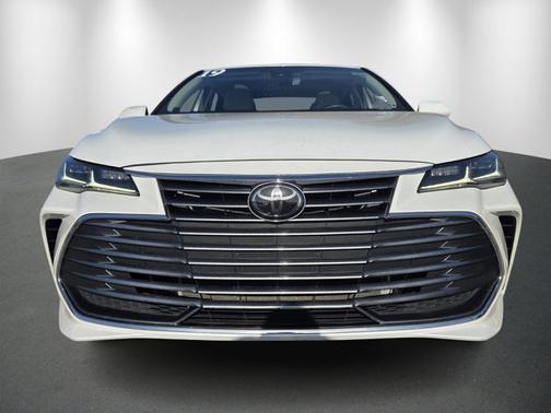 White 2019 Toyota Avalon Limited