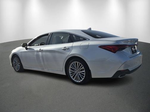 White 2019 Toyota Avalon Limited