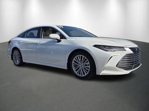 White 2019 Toyota Avalon Limited