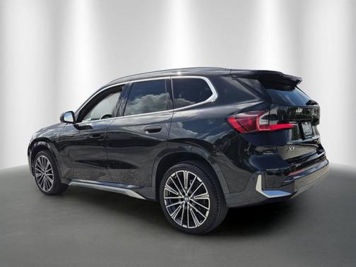 Black Sapphire Metallic 2025 BMW X1 xDrive28i