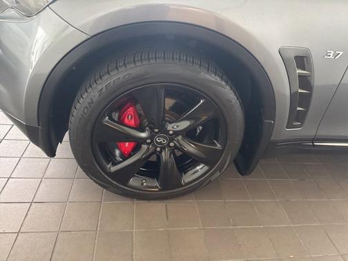 2016 INFINITI QX70 Base