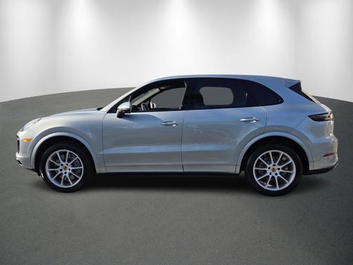Dolomite Silver Metallic 2022 Porsche Cayenne Base