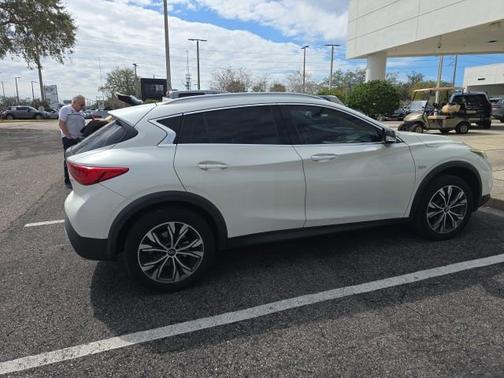 2018 INFINITI QX30 Premium