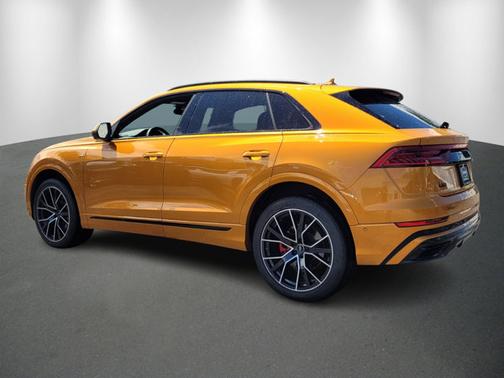 2023 Audi Q8 Premium Plus