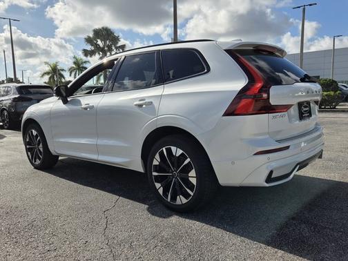 Crystal White 2026 Volvo XC60 Plus