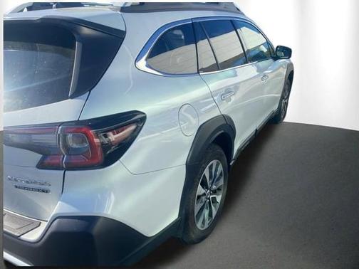 Crystal White Pearl 2025 Subaru Outback Touring XT