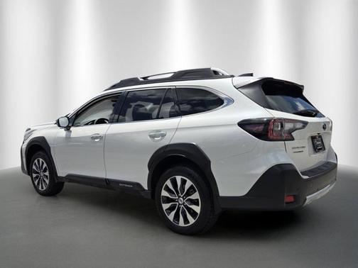 Crystal White Pearl 2025 Subaru Outback Touring XT