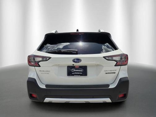 Crystal White Pearl 2025 Subaru Outback Touring XT