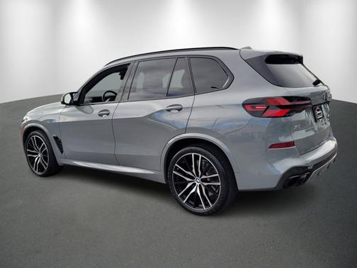 2024 BMW X5 M60i