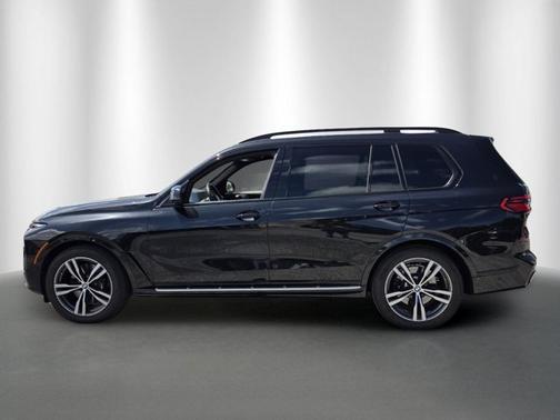 Black Sapphire Metallic 2023 BMW X7 xDrive40i