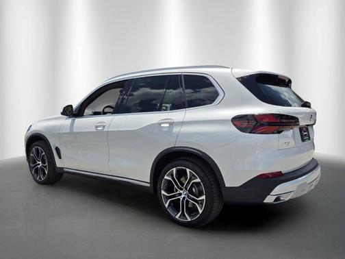 Mineral White Metallic 2026 BMW X5 sDrive40i