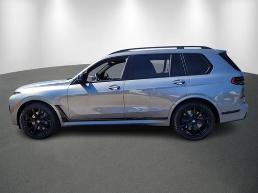 2025 BMW X7 M60i