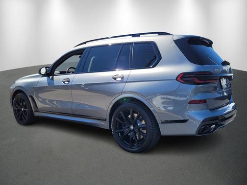 2025 BMW X7 M60i