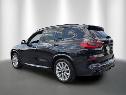 Carbon Black Metallic 2023 BMW X5 M50i
