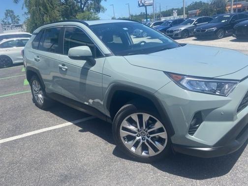 2020 Toyota RAV4 XLE Premium