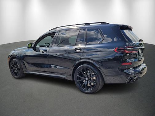 2025 BMW X7 M60i