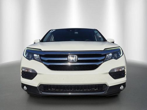 White Diamond Pearl 2017 Honda Pilot Touring
