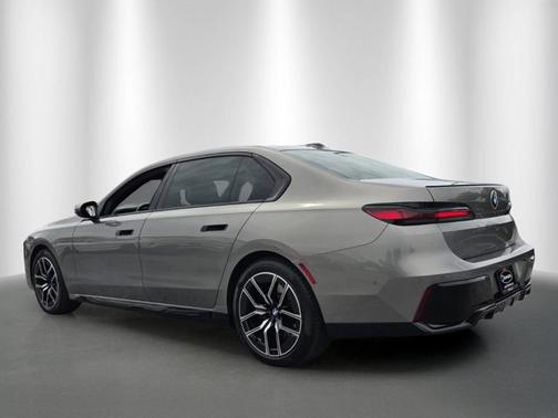 Oxide Grey Metallic 2023 BMW 740 740i