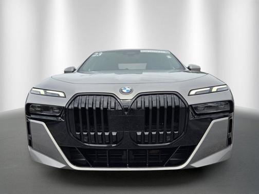 Oxide Grey Metallic 2023 BMW 740 740i