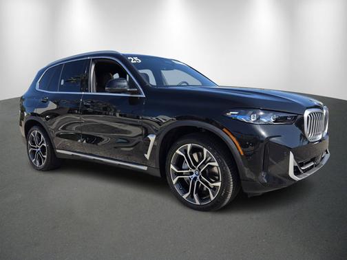 Black Sapphire Metallic 2025 BMW X5 xDrive50e