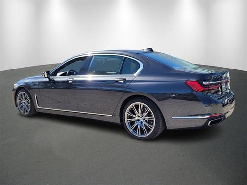 2022 BMW 740 740i