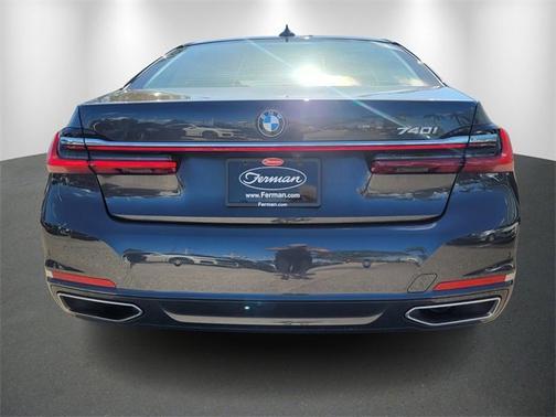 2022 BMW 740 740i