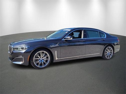 2022 BMW 740 740i