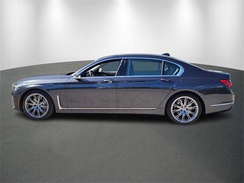 2022 BMW 740 740i