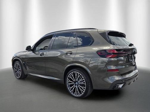 Manhattan Green Metallic 2026 BMW X5 xDrive40i