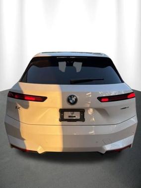 Mineral White Metallic 2026 BMW iX xDrive45