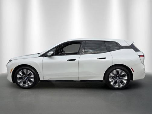 Mineral White Metallic 2026 BMW iX xDrive45