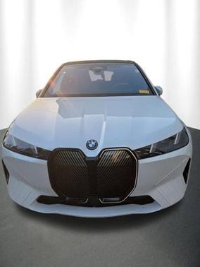 Mineral White Metallic 2026 BMW iX xDrive45