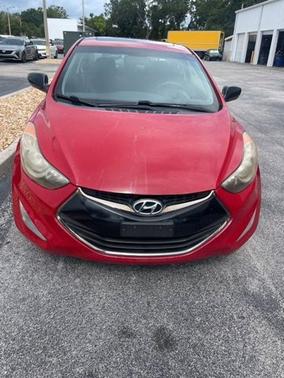 2013 Hyundai ELANTRA SE