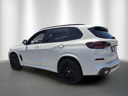 Mineral White Metallic 2026 BMW X5 xDrive40i