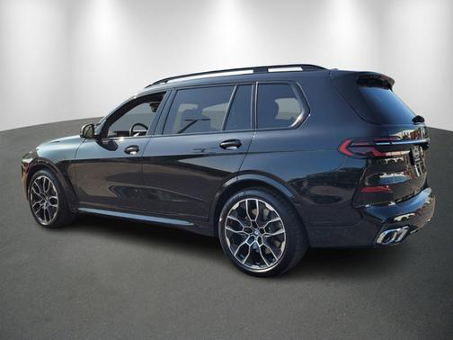 2025 BMW X7 M60i