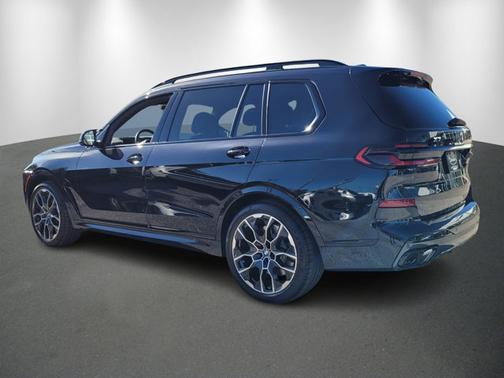 2025 BMW X7 M60i