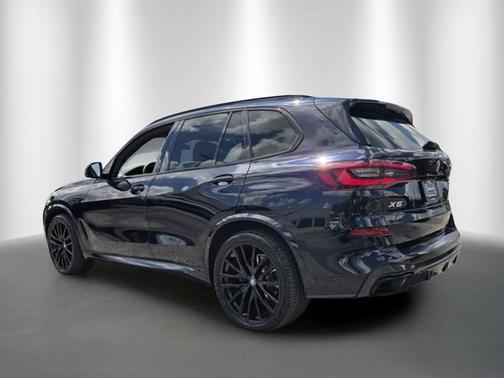 Carbon Black Metallic 2022 BMW X5 xDrive40i