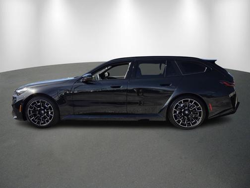Black Sapphire Metallic 2026 BMW M5